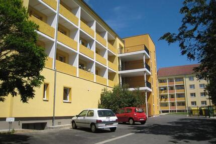 Im Zentrum von HOT! 1-Raum-Wohnung mit Balkon und Dusche! - Hohenstein-Ernstthal