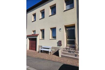 Mehrfamilienhaus, 2 Küchen, 4 Bäder, Garage, großem Grundstück und tollem Ausblick - Neunkirchen Münchwies