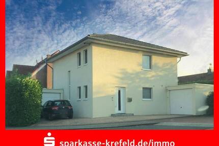 Freistehendes Einfamilienhaus mit zwei Garagen - Niederkrüchten