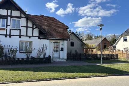 Haus zum Kaufen in Hohenzieritz 60.000,00 € 71 m²