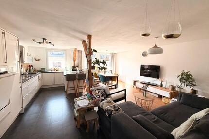 Großzügige 5-Zimmer-Wohnung mit 122 m², Garage, Klima, Kamin - Wiesbaden Biebrich