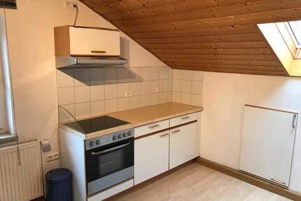 Möblierte Wohnung im Dachgeschoss 40m² Appartment - Schwandorf