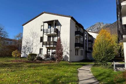 Helle 2-Zimmer-Wohnung in Bad Reichenhall mit zwei Balkonen und Blick ins Grüne