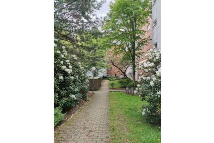 Juli 2026: 3-Zimmer-Etagenwohnung mit Balkon und Tiefgaragenstellplatz in Hamburg-Farmsen!