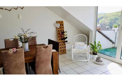*provisionsfrei* großzügige 3-Zimmer-DG-Wohnung mit Balkon - Rüdesheim