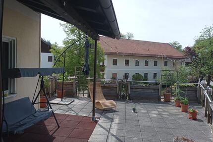 Großzügige 4,5 Zimmer-Wohnung mit Dachterrasse zur Miete - Polling