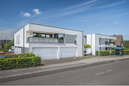 Neuwertiges 10-Parteienhaus mit Aufzug und 5 Garagen in direkter Nähe der Dreilägerbachtalsperre - Roetgen