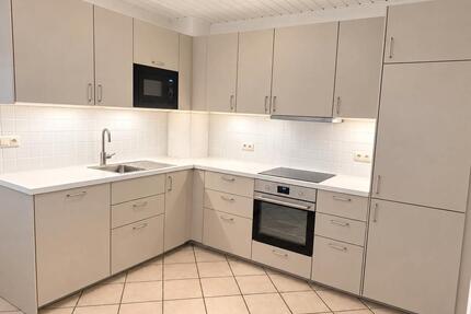 Sanierte: 4-Zimmer-Wohnung mit großer Doppelgarage in Mallersdor - Mallersdorf-Pfaffenberg