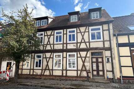 Haus zum Kaufen in Osterburg 110.000,00 € 228 m²