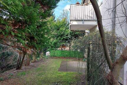 3 Zimmer, Küche, großes Bad, Abstellraum, Terrasse, eingezäunter Garten, Keller, Waschkeller, eigene separate Tiefgarage ! - Berlin Schmöckwitz