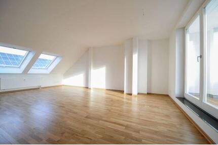 Ganz oben! ETW im Dachgeschoss + Parkett + Lift + Wanne & Dusche + 13 m² Dachloggia + große Küche - Leipzig Volkmarsdorf