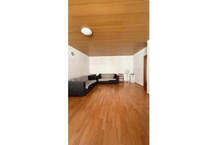 69m2 3 zimmer wohnung Düsseldorf- Eller 1100€ Available from June