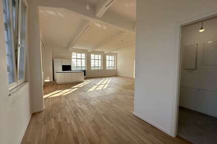 Wohnung zum Mieten in Wermelskirchen 1.700,00 € 132.59 m²
