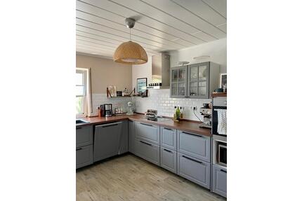 lichtduchflutete 4 Zimmer Wohnung in zentraler Lage von Seeheim - Seeheim-Jugenheim