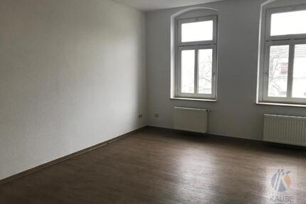 EINE WOHNUNG ZUM VERLIEBEN! PREISWERTE, Gut geschnittene 2-R-Whg.mit Balkon u.Bad mit Wanne & Dusche im 1.OG - Riesa