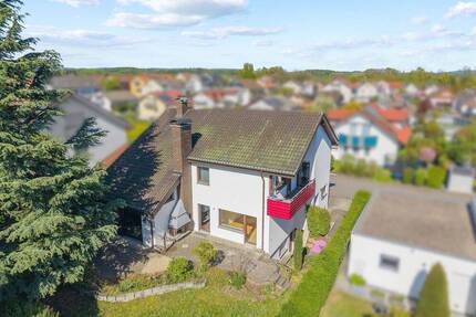 Großzügiges EFH mit Einliegerwohnung, Garage, Außenwanddämmung, in ruhiger Lage - Uhldingen-Mühlhofen Oberuhldingen