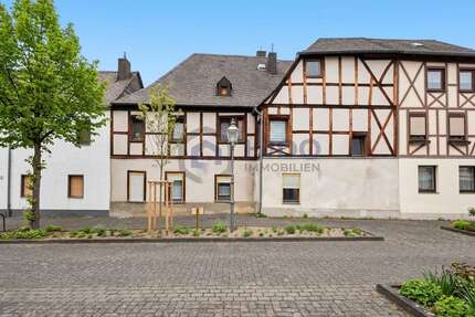 Haus zum Kaufen in Rhens 375.000,00 € 259.5 m²