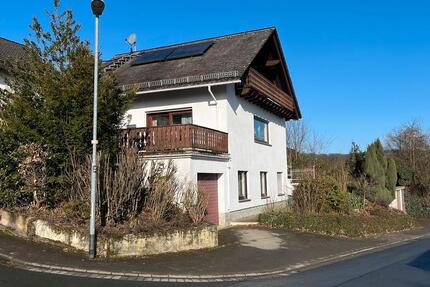Wir verkaufen dieses hübsche Einfamilienmassivhaus in ruhiger L - Sinn