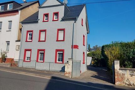 Kernsaniertes Mehrfamilienhaus mit vielseitig nutzbarer Scheune - Koblenz Bisholder