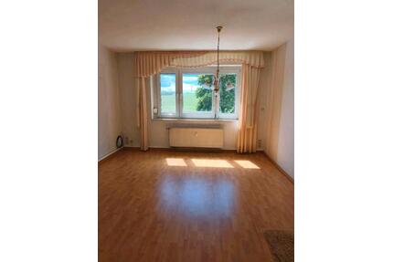 Gepflegte 3 Zimmer Wohnung - 46.000,00&nbsp;EUR Kaufpreis, ca.&nbsp; 59,00&nbsp;m&sup2; in Gersdorf (PLZ: 09355)