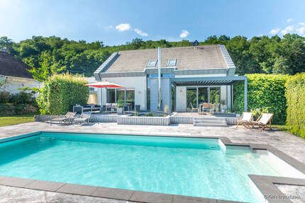 Nähe Saarlouis - Traumhaus für die ganze Familie - komplett möbliert, mit Pool und viel Raum zum Spielen und Entspannen - Überherrn Altforweiler