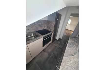 2 Zimmer Dachgeschosswohnung - 1.050,00&nbsp;EUR Kaltmiete, ca.&nbsp; 45,00&nbsp;m&sup2; in Schechen (PLZ: 83135)