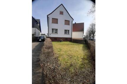 Wohnhaus mit großem Grundstück, Nebengebäude u. Gartenhaus - Wildeck