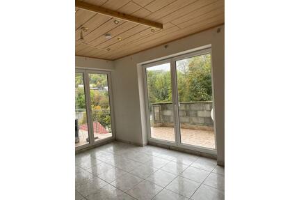 3,5 Zimmer Wohnung - 1.080,00&nbsp;EUR Kaltmiete, ca.&nbsp; 100,00&nbsp;m&sup2; in Künzelsau (PLZ: 74653)