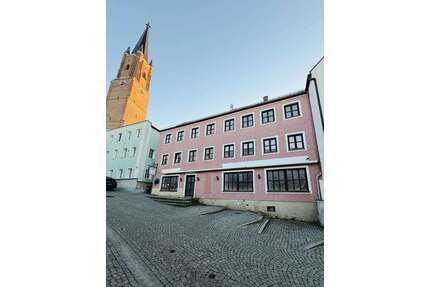 Haus zum Kaufen in Eggenfelden 650.000,00 € 568 m²