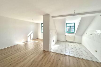 ***Helle 3-Zimmer-Dachgeschosswohnung in Altendorf mit neuem Bodenbelag*** - Chemnitz