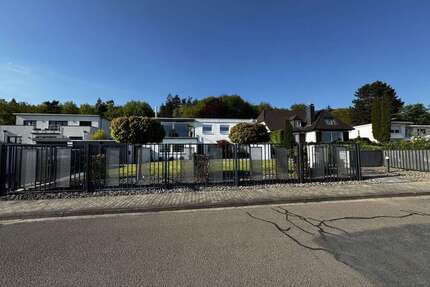 Haus zum Kaufen in Springe 675.000,00 € 320 m²