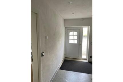 Erdgeschosswohnung mit Terrasse und Stellplatz - Bernburg (Saale)