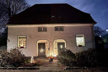 Zwei Doppelhaushälften, freistehend mit Garten. Ideal als Mehrgenerationenimmobilie mit Platzbedarf. - Gelsenkirchen Hassel