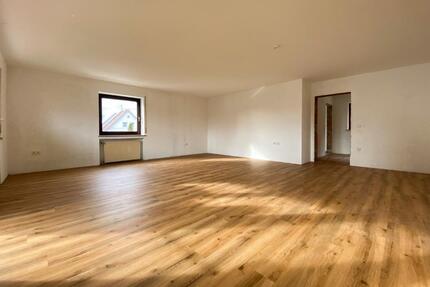 Einzigartige 5-ZKB-Etagenwohnung mit Balkon & Garage zu vermieten - Großaitingen