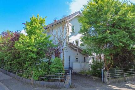 Großzügiges und modernes Einfamilienhaus mit Galerie und Ausbaureserve in ruhiger Lage von Wassenach!