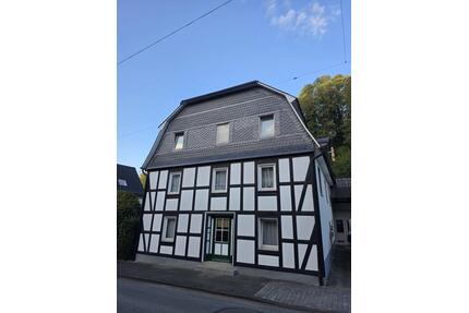 Fachwerkhaus in Kirchhundem - 250.000,00&nbsp;EUR Kaufpreis, ca.&nbsp; 500,00&nbsp;m&sup2; in Kirchhundem (PLZ: 57399)