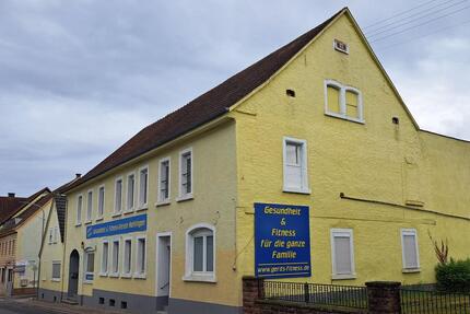 riesiges Wohnhaus - 380.000,00&nbsp;EUR Kaufpreis, ca.&nbsp; 1.000,00&nbsp;m&sup2; in Mehlingen (PLZ: 67678)
