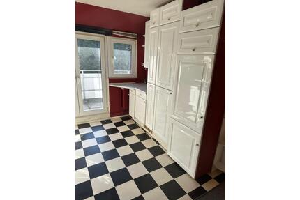 4 Zimmer Wohnung mit Einbauküche, Hochterrasse, Balkon und Carport-Stellplatz in BI Schildesche - Bielefeld