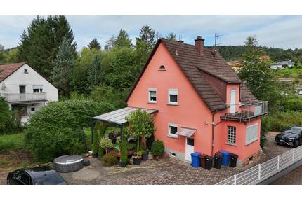 Großzügiges Ein- bis Zweifamilienhaus in Merzalben - Leimen