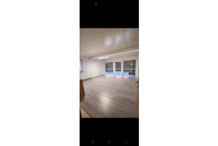 Wohnung in Eningen - 1.200,00&nbsp;EUR Kaltmiete, ca.&nbsp; 75,00&nbsp;m&sup2; in Eningen unter Achalm (PLZ: 72800)