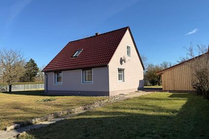 Erstbezug nach Sanierung: Einfamilienhaus mit großem Garten, Pool und Carport - Seelow