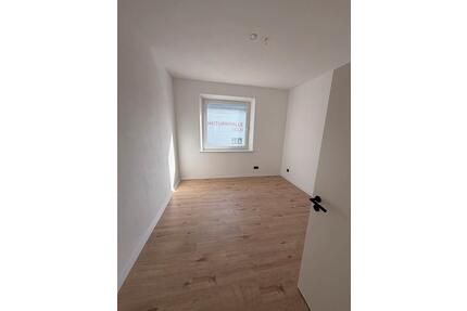 Erstbezug nach Sanierung! 3 - Zimmer Wohnung - Selb