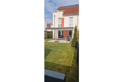 Modernes Reihenendhaus mit Garten und Stellplatz zu verkaufen - Maintal