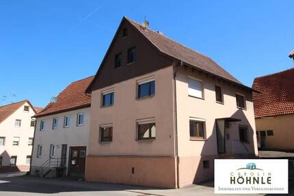 Wohnen mitten im Dorf - Einfamilienhaus mit Garten und großer Scheune - - Burladingen / Ringingen