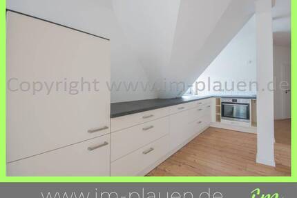 Einbauküche - Fernblick - Dachgeschoss | 2-Zimmer-Wohnung Plauen Hradschin