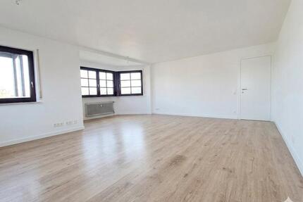 Frisch renovierte Drei-Zimmer-Wohnung mit schöner Aussicht - Karlsbad