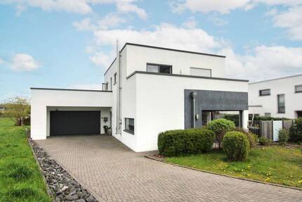 Stilvoll wohnen am Feldrand - modernes Architektenhaus in Staudt mit guter Verkehrsanbindung