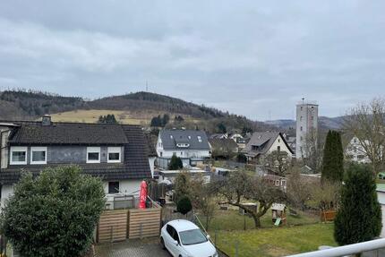 Helle 2 Zimmer Wohnung in Bad Laasphe Stadt, EBK, Balkon, Stellpl