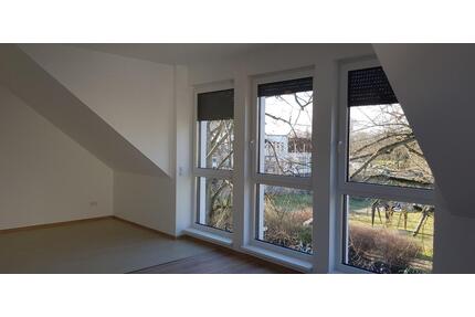Helle, moderne 4-Zi.-Dachgeschoss Wohnung mit Balkon, ruhige, grüne und zentrale Lage in Oranienburg
