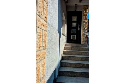 Möbliertes WG-Zimmer für Frau in ruhiger 2er-WG Frankfurt Bonames - Frankfurt am Main